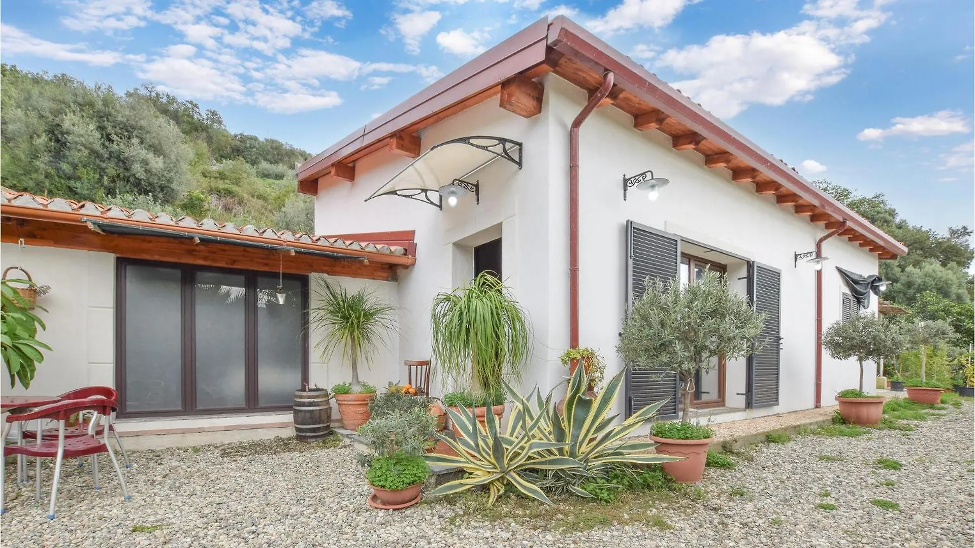 Amazing Home In Santa Teresa Di Riva With Kitchen Capomulini